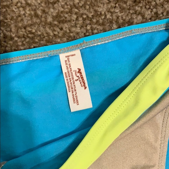 Bikini - Picture 3 of 4